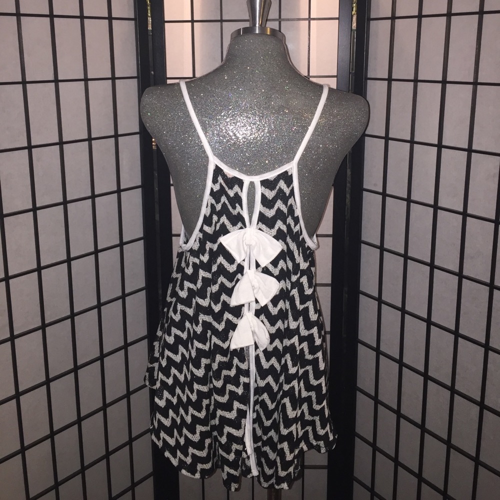 Last One! Black & White Chevron Hi Low Bow Detail